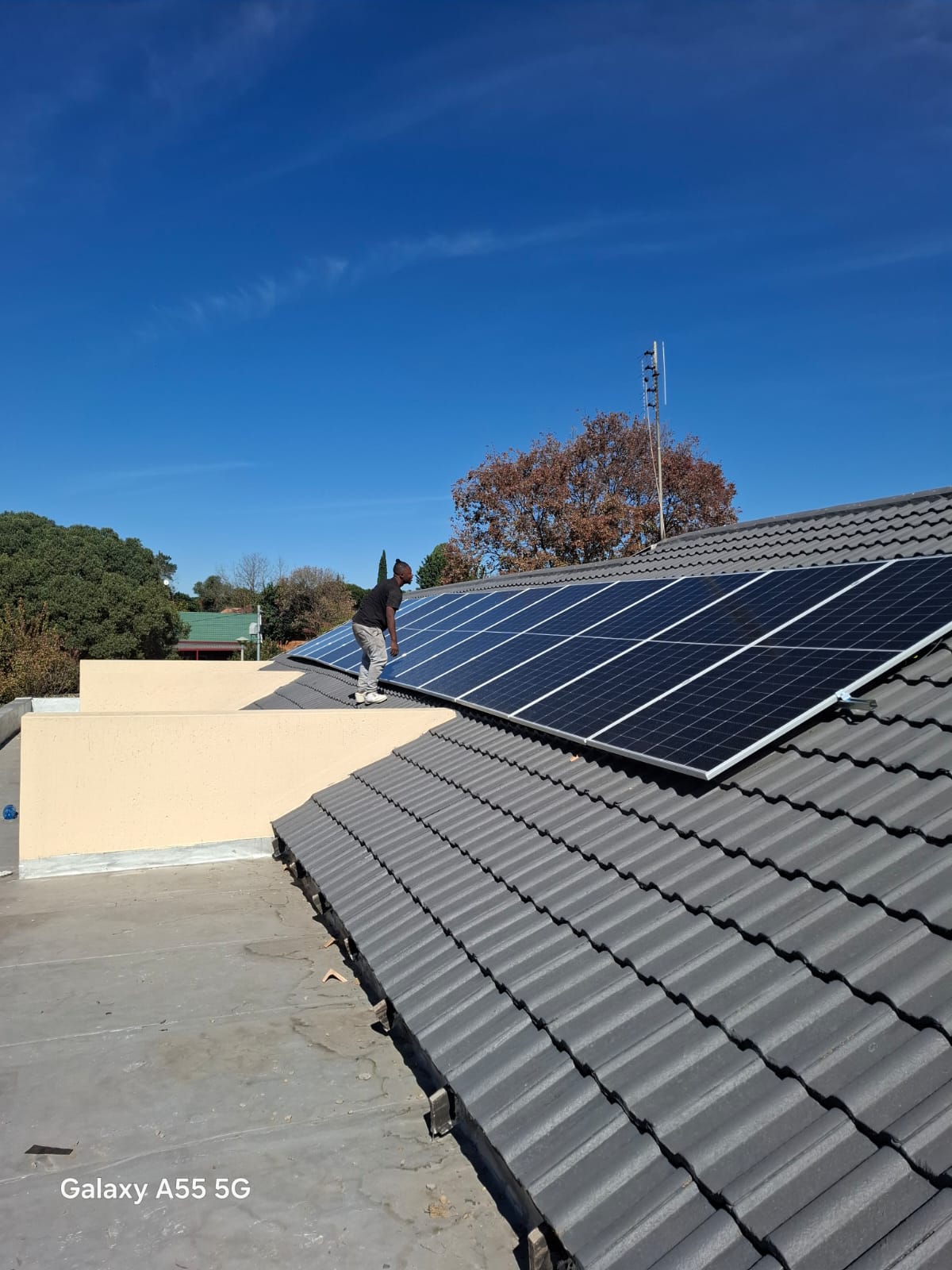 Rooftop solar panel array installation